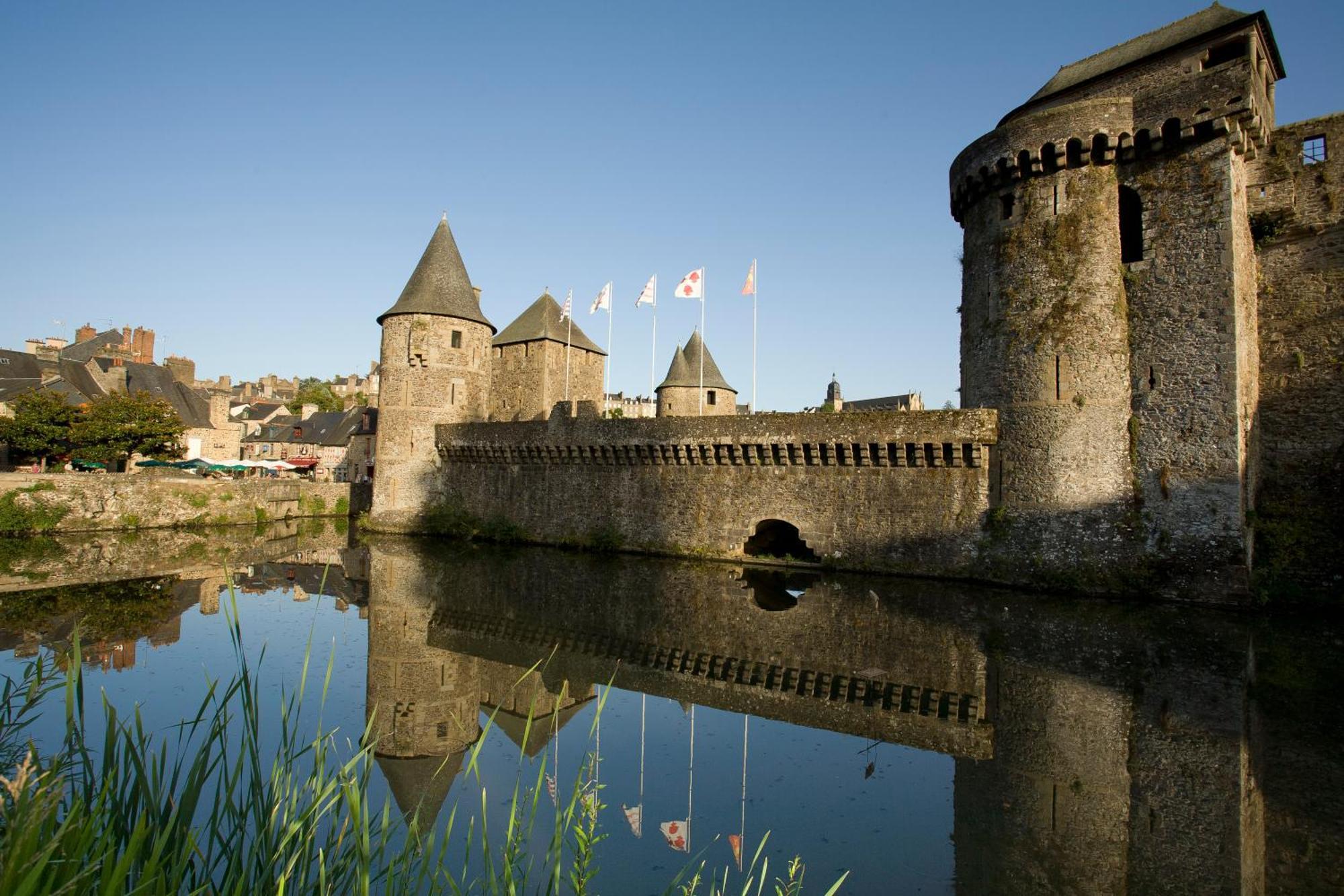 The Originals Boutique, Hotel Le Lion D'Or, Fougeres Ouest Maen Roch Exterior foto