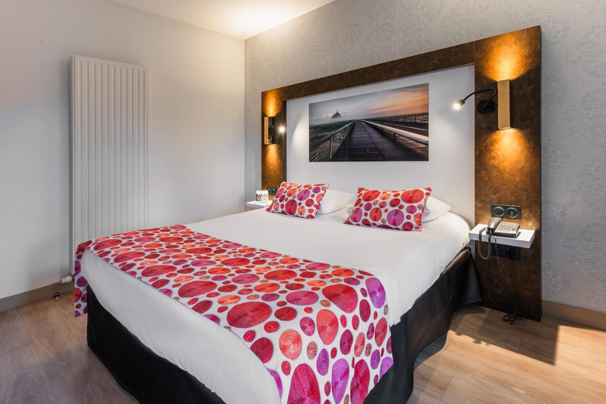 The Originals Boutique, Hotel Le Lion D'Or, Fougeres Ouest Maen Roch Exterior foto