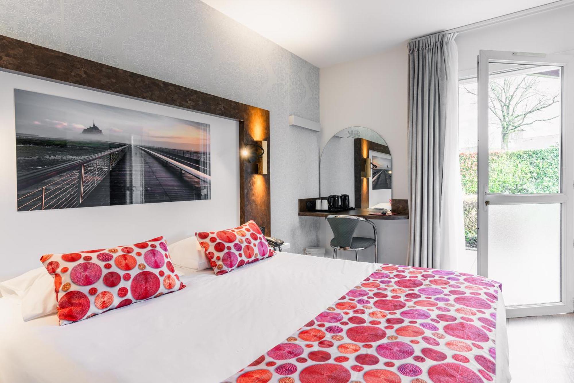 The Originals Boutique, Hotel Le Lion D'Or, Fougeres Ouest Maen Roch Exterior foto